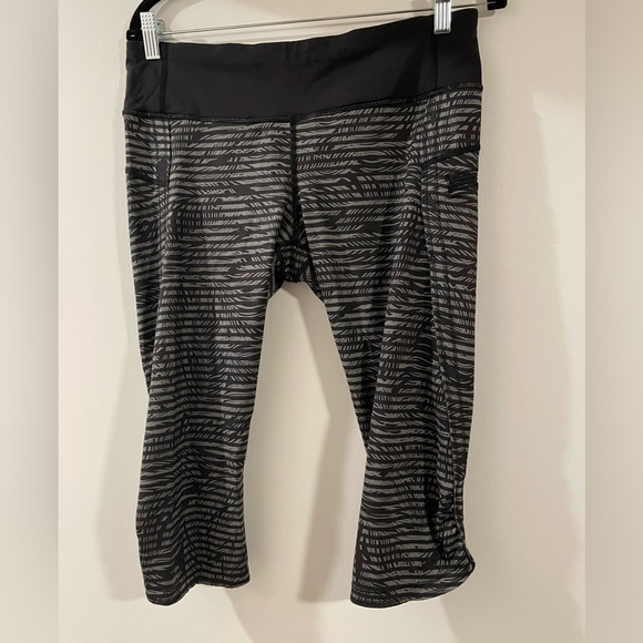 lululemon athletica Pants - Lululemon cropped 12